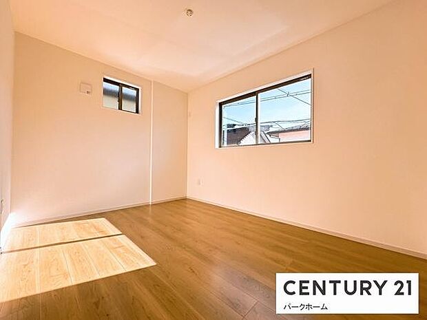 【寝室】日当たりの良い寝室になります。