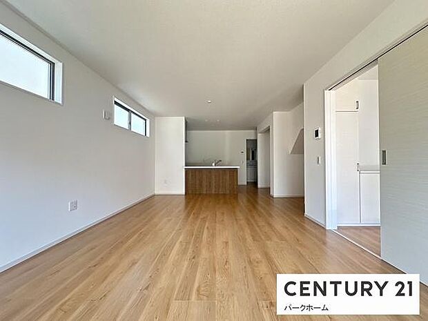 【リビング】ゆったりくつろぎのリビング！リビング収納も完備！