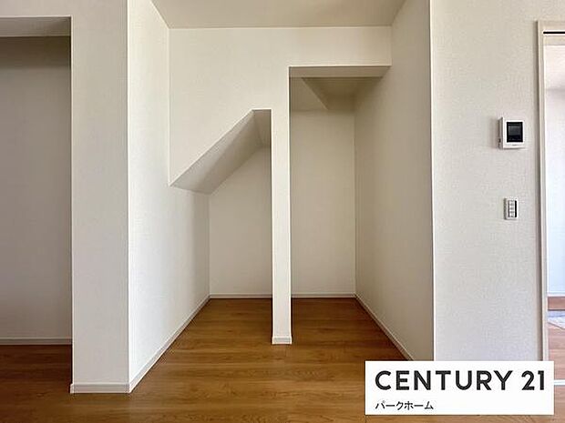 各所に豊富な収納スペースが配置されており実用的