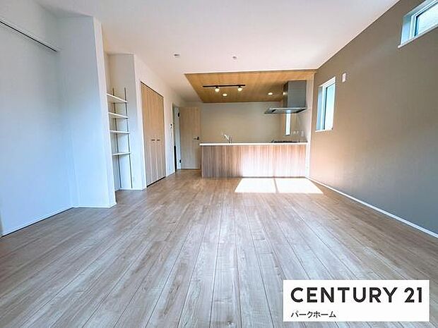 心地よい光と風が入るリビングです。