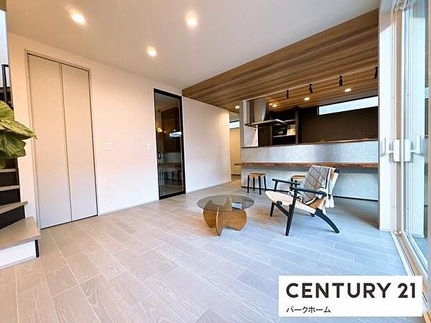 【ダイニング】家族だんらんを楽しめるダイニングルームです！