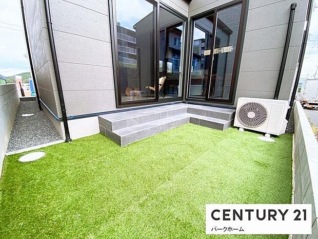 【天然芝のお庭】お庭スペースもあり、お子様のプールなど色々な用途で使用できます！