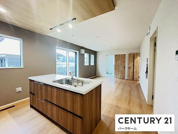 【ダイニング】家族だんらんを楽しめるダイニングルームです！