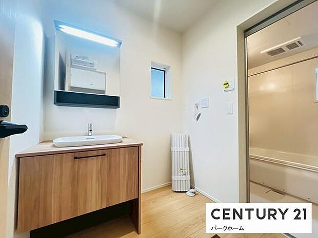 シャンプードレッサー機能付き。髪を洗ったり、少量の洗濯物を手洗いしたりと大変便利！