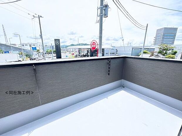 広々したバルコニーで洗濯物も楽ちん!