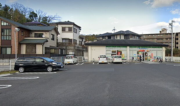 ファミリーマート大津瀬田4丁目店まで398m、【営業時間】6時00分〜0時00分