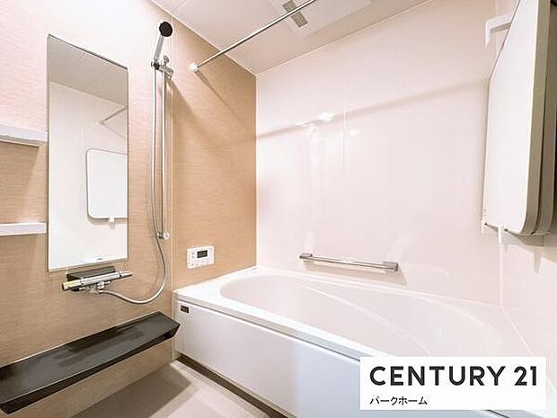 【バスルーム】日々の疲れを癒すバスルームです！浴室暖房乾燥機付きで、季節に合わせた快適なバスタイムを実現！