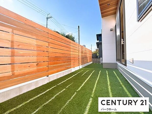 【庭スペース】お庭スペースもあり、お子様のプールなど色々な用途で使用できます！