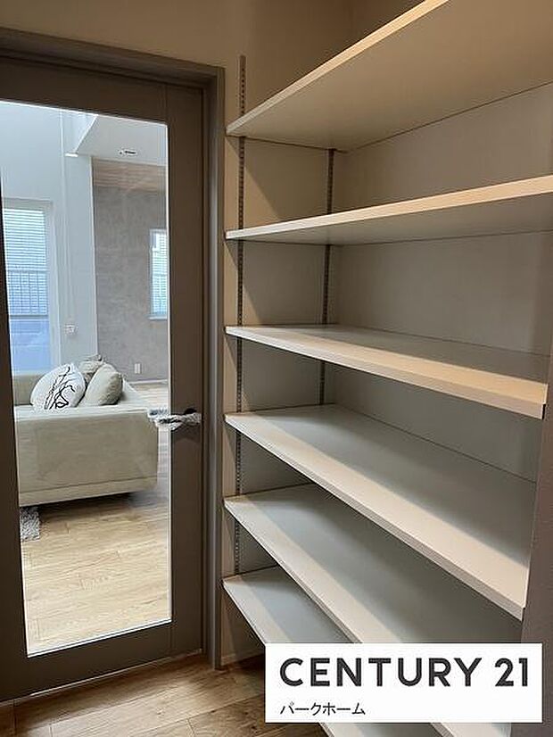 廊下収納も大容量で確保、生活用品のストックをどうぞ!