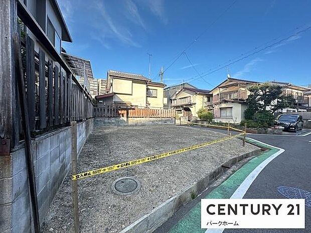 シンプルな形状でプランが立てやすい敷地。周辺は戸建が建ち並ぶ穏やかな街並み