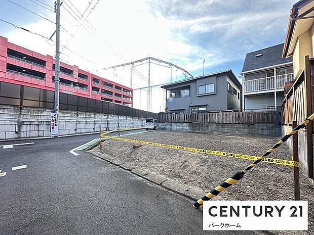 見通しの良い道路に面し開放感あり