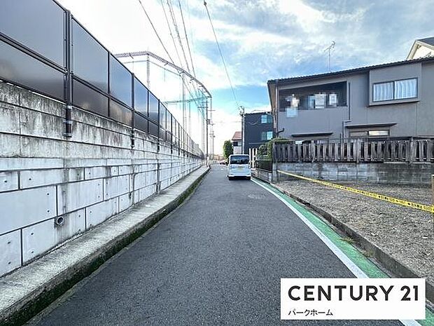 落ち着いた住宅街で、静かな生活環境が期待できます