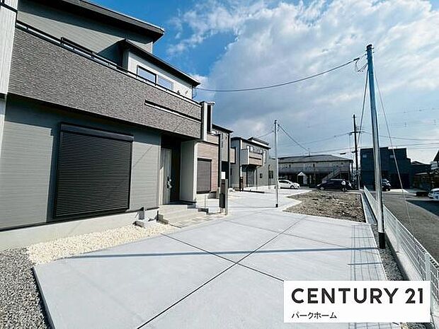 前面は見通しのよい生活道路、出入りしやすいアプローチ