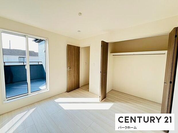 【寝室】日当たりの良い寝室になります。