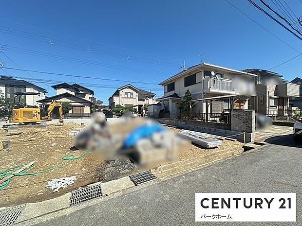 周辺は戸建が建ち並ぶ落ち着いた住環境