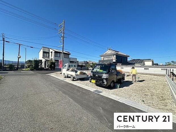 周辺は整った住宅街で、落ち着いた住環境が魅力です。