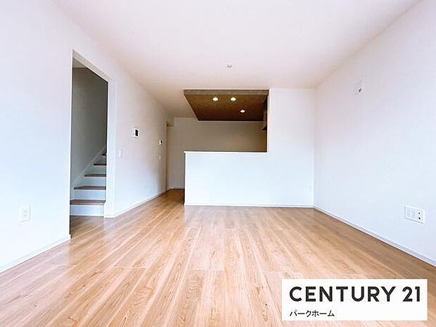 【ダイニング】家族だんらんを楽しめるダイニングルームです!