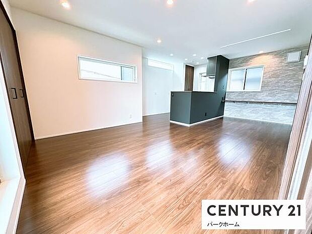 【リビング】ゆったりと寛げてコミュニケーションが広がりやすいレイアウトです！