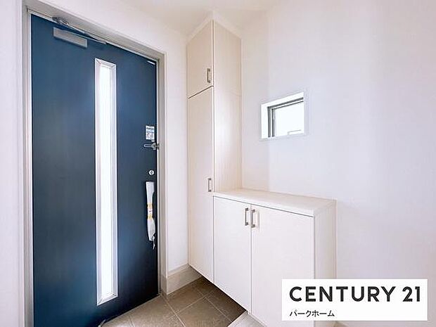 【玄関】玄関スペースです！シューズボックス付き！