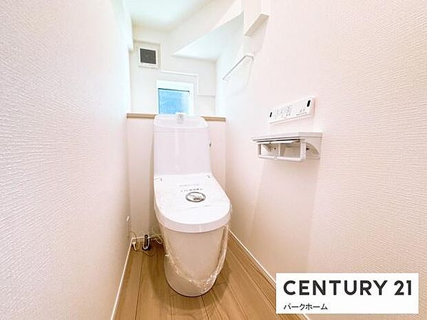 【トイレ】スッキリとしたデザインの温水洗浄便座付きトイレ！