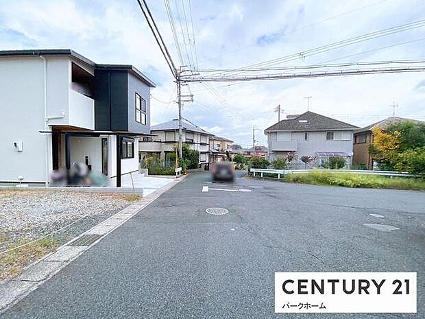 物件前面道路。幅員6.15mと広々!