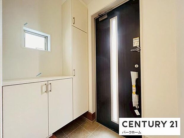 【玄関】収納スペース充実の玄関スペースです！