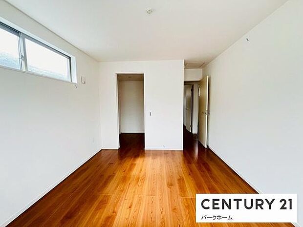 出し入れしやすく、開放感、通気性のあるオープンクローゼット付