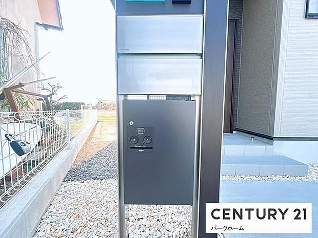 嬉しい宅配ボックス付きです!