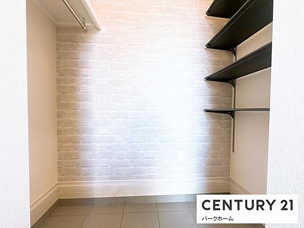 【玄関】土間収納もあり、ベビーカ―やアウトドア用品等も置いておけます!