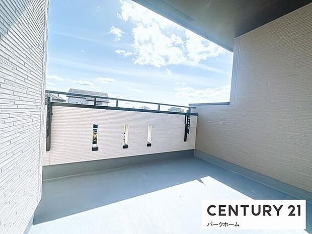 【バルコニー】インナーバルコニーで急な雨に降られても大丈夫です