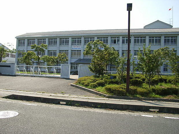 守山市立明富中学校まで2400m