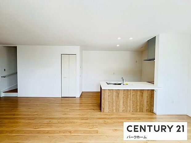 【ダイニング】家族だんらんを楽しめるダイニングルームです!