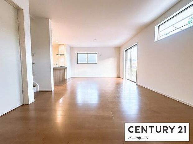 【リビング】リビングイン階段で家族とのコミュニケーションが自然と生まれます。