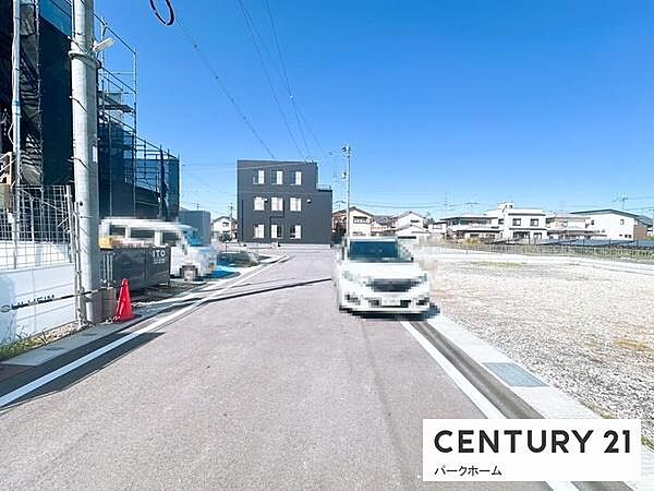 新築が建ち並ぶきれいな分譲地。将来の資産性にも期待できます。