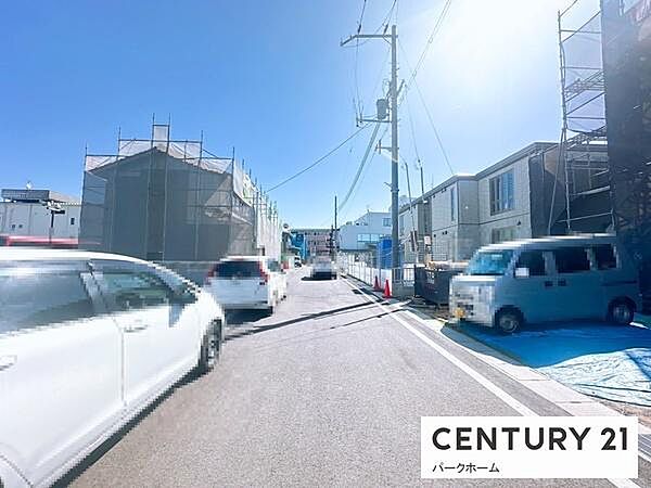 住宅が整然と並ぶエリアで、落ち着いた街並みが広がります