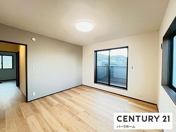 【寝室】日当たりの良い寝室になります。