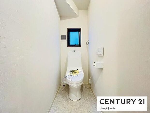 【トイレ】スッキリとしたデザインの温水洗浄便座付きトイレ!