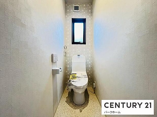 2階、温水洗浄便座付きトイレ。