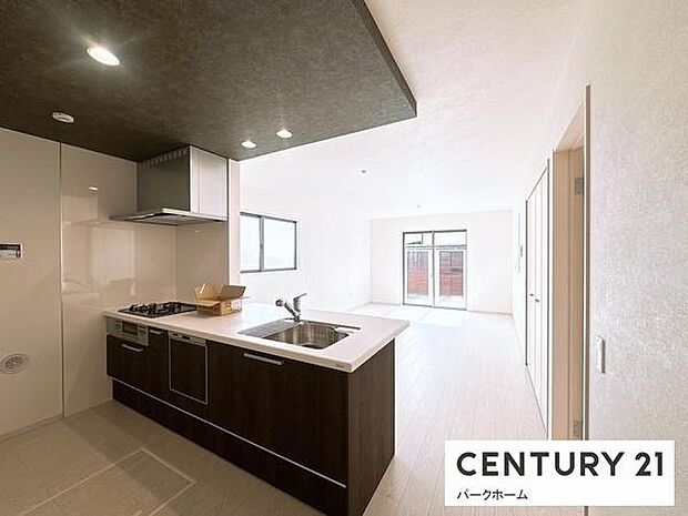 【キッチン】広々したキッチンでお料理もはかどります