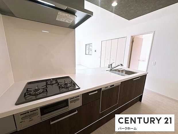 【キッチン】広々したキッチンでお料理もはかどります