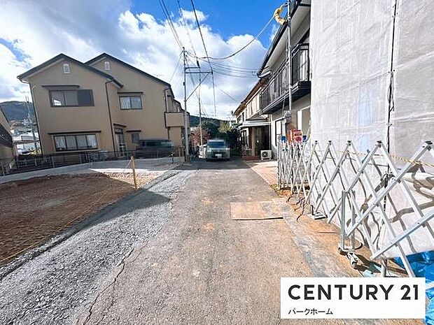 住宅が整然と並ぶエリアで、落ち着いた街並みが広がります