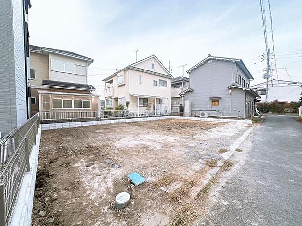 日当たりの良い整形に近い敷地。