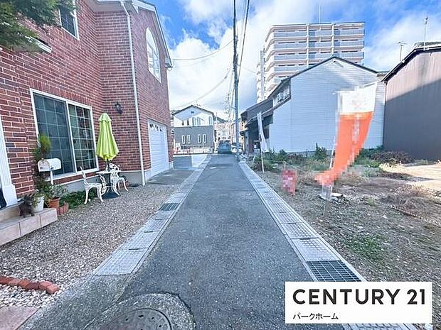 住宅が整然と並ぶエリアで、落ち着いた街並みが広がります