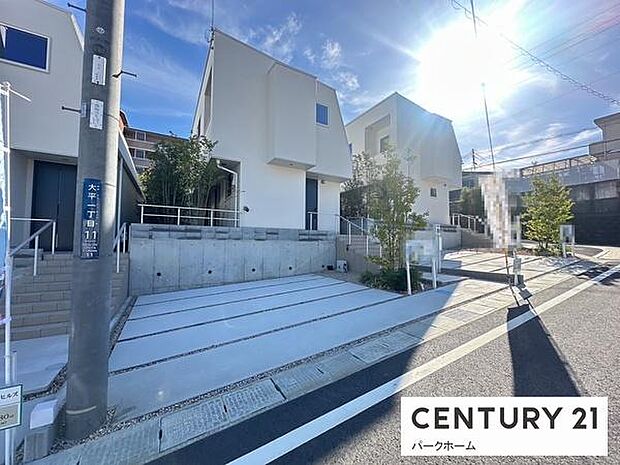 植栽がアクセント、四季の変化を楽しめる門まわり