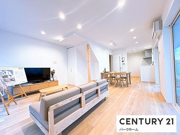 【ダイニング】家族だんらんを楽しめるダイニングルームです！