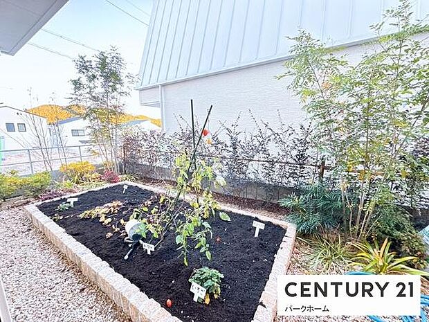 【庭スペース】お庭スペースもあり、お子様のプールなど色々な用途で使用できます！