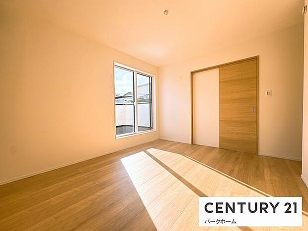 【寝室】日当たりの良い寝室になります。