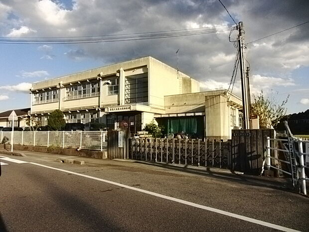 栗東市立葉山東幼稚園まで1577m