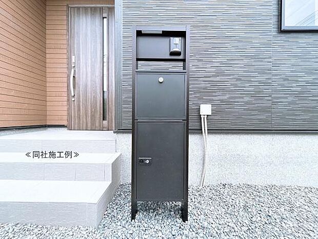 嬉しい宅配ボックス付きです！