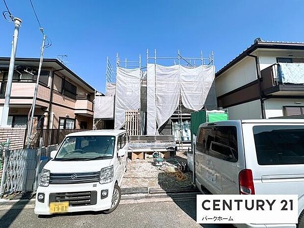 ひろびろ整形地。前面道路との高低差が少なく、周辺は落ち着いた住宅街で、車の出入りもしやすい立地。